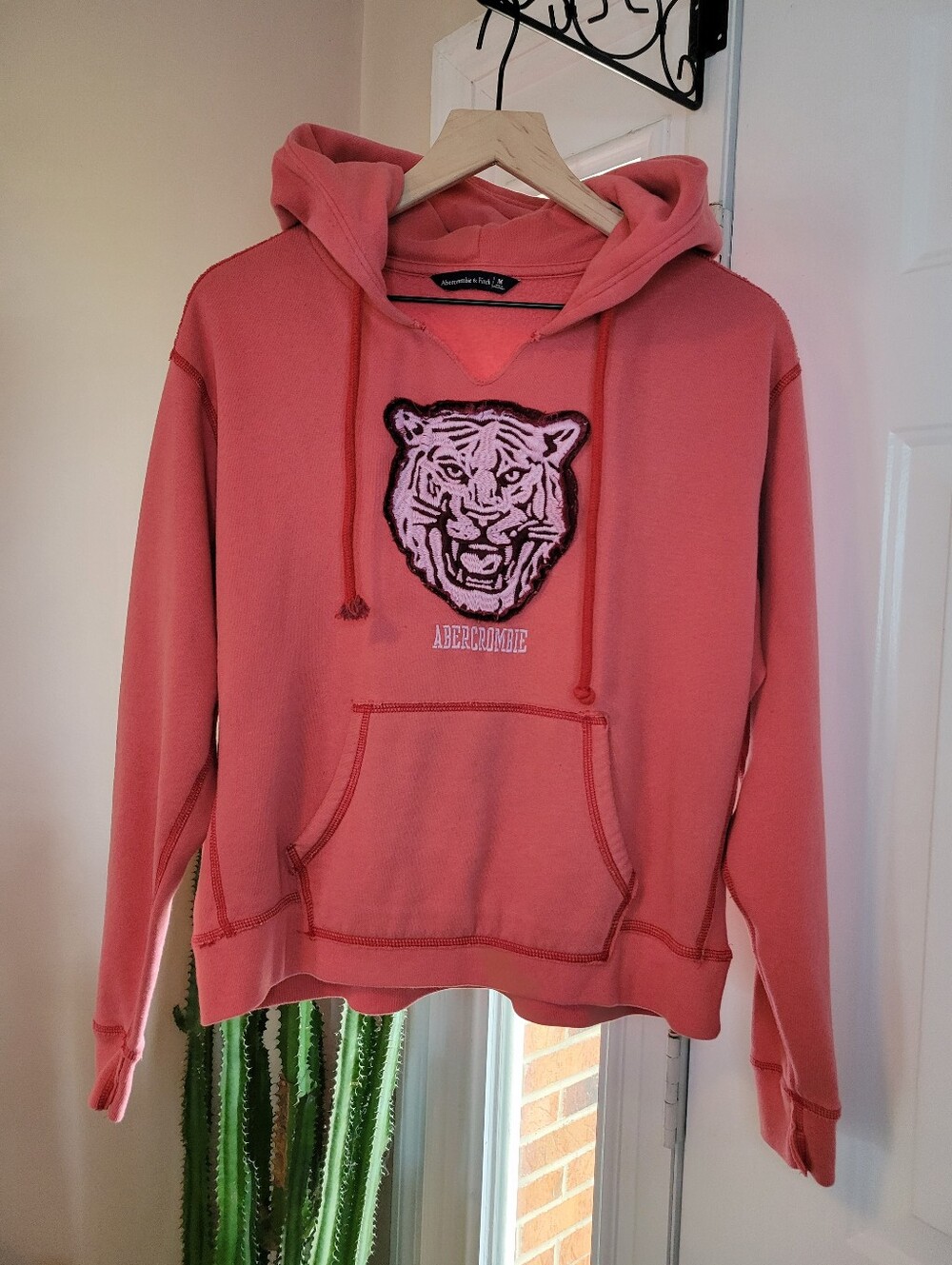 Vintage Abercrombie & Fitch Pink Embroidered Tiger Graphic‎ Hoodie, Size  Medium